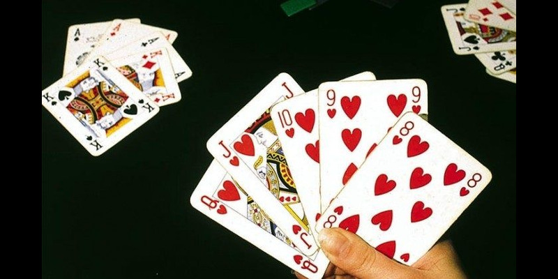 Tổng quan về game bài Topzo và lý do trò chơi thu hút người chơi.